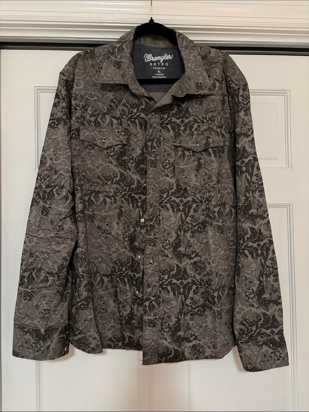 Wrangler Retro Floral Damask Western Shirt in Gray and Black